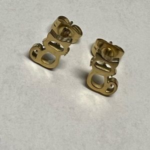 Cat Stud Earrings in Gold
